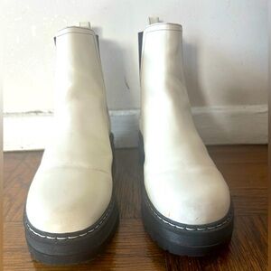 Women’s Marc Fisher Ivory Ankle Boots Size: 91/2